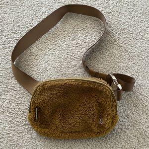 Lululemon Burnt Camel fleece belt bag -2022
